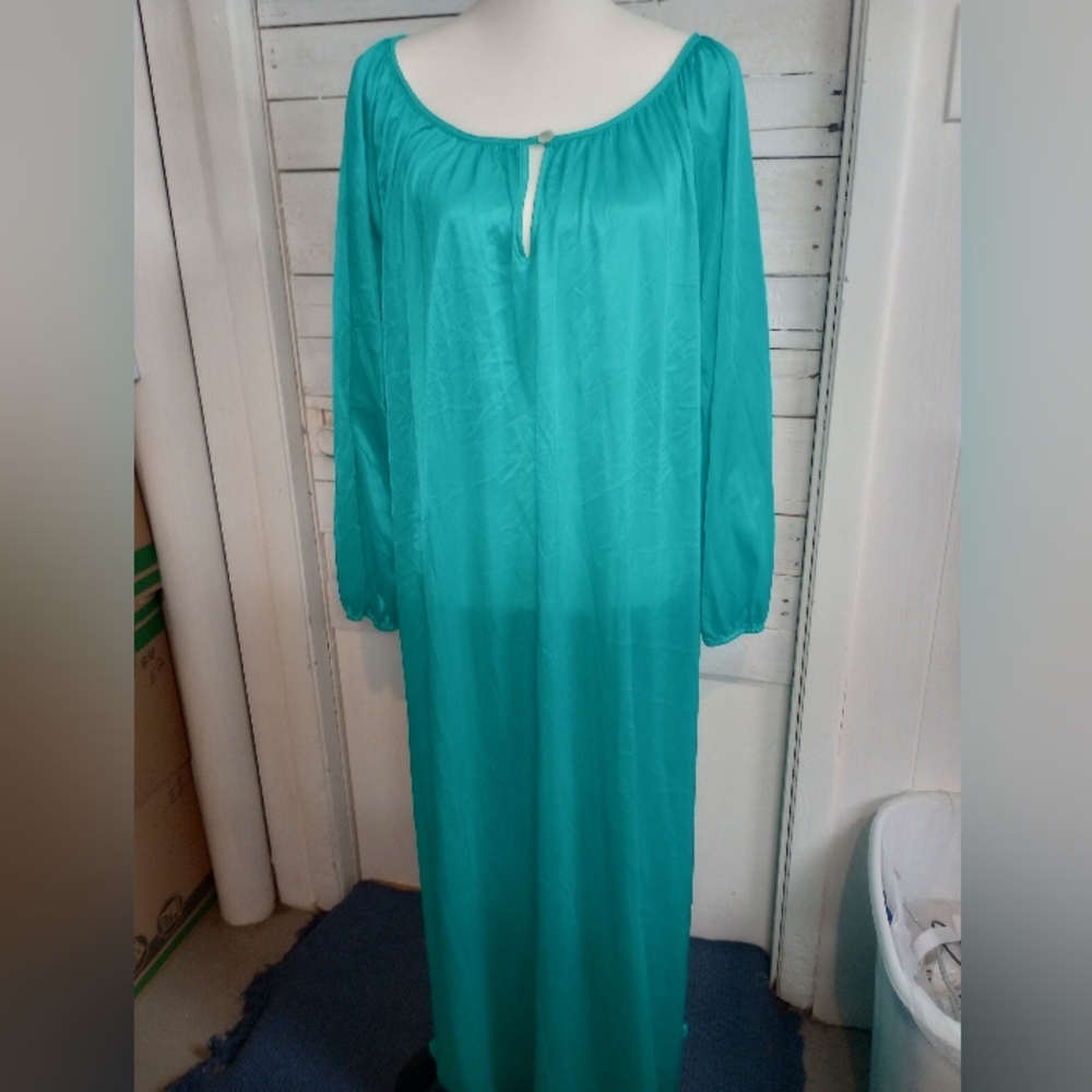 Vintage Woman Within Women's 1X Plus Size Boat Neck Keyhole NightGown